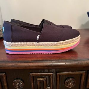 Tom's size 9.5 wide black shoes